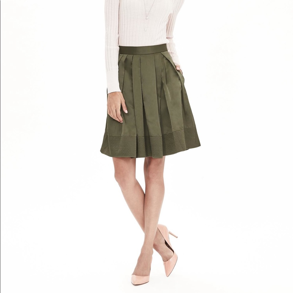 Banana Republic Olive Green Pleated Skirt